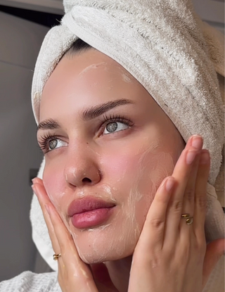 Glow me up "Gel" Face Wash Luxxy Body